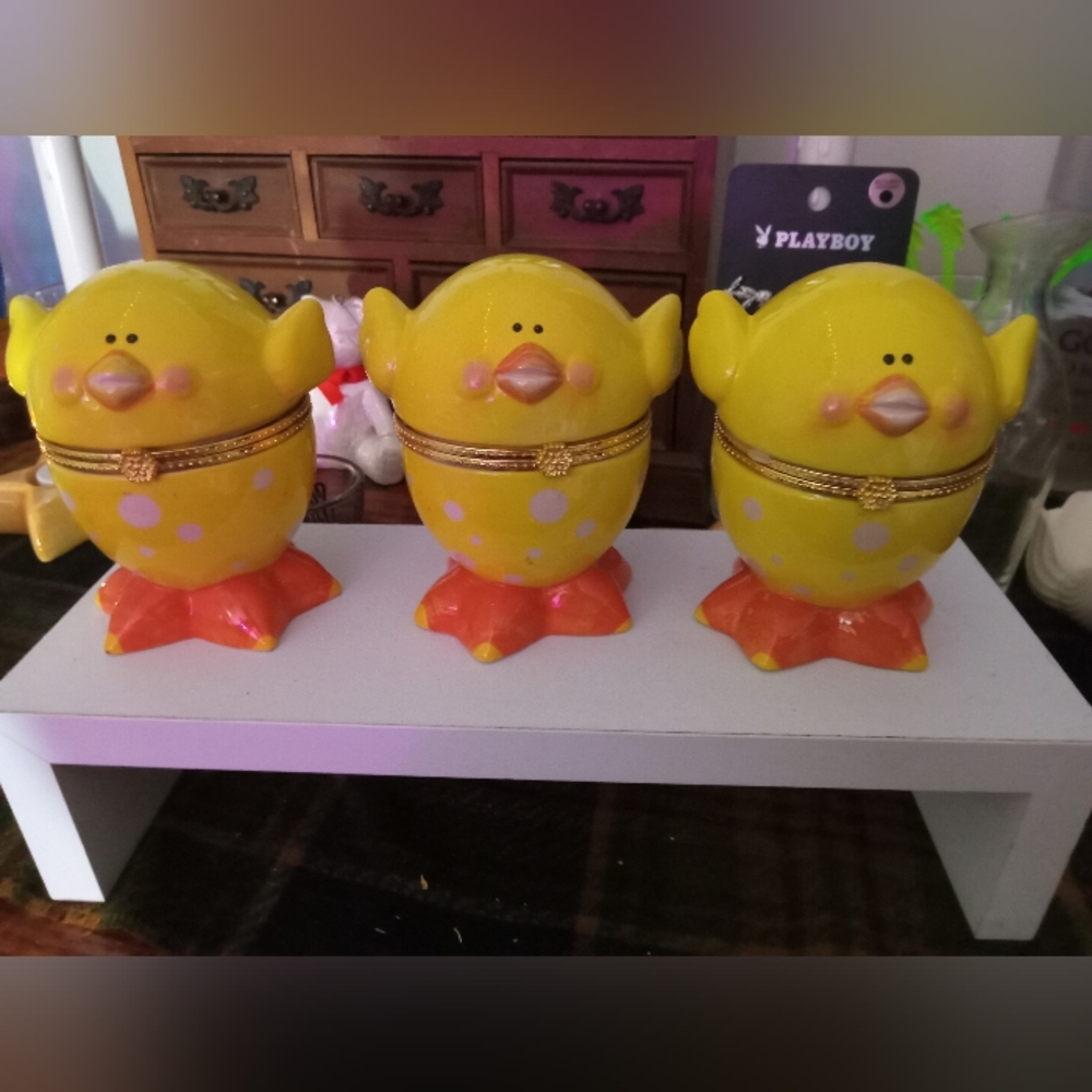 *** SOLD***3 cute hinged chicks ** 2 for $10**